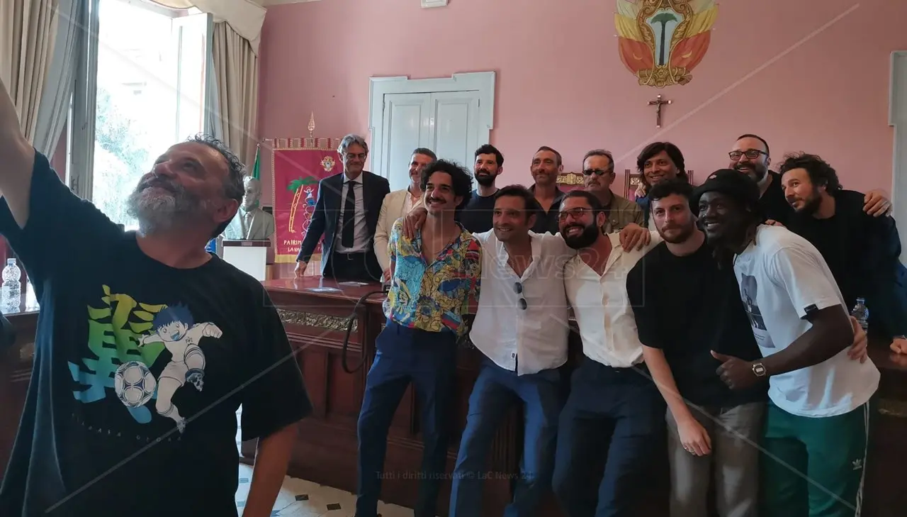 Palmi, i Manetti Bros presentano il loro film: «Abbiamo approfittato delle bellezze della Calabria»