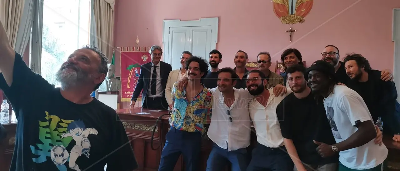 Palmi, i Manetti Bros presentano il loro film: «Abbiamo approfittato delle bellezze della Calabria»