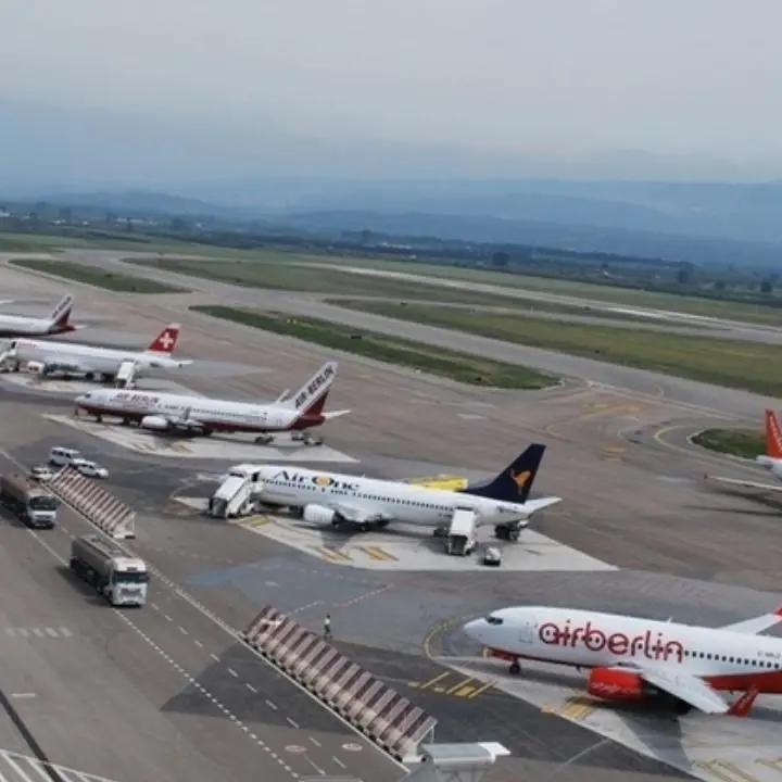 Traffico aereo rallentato in Italia per un guasto alla rete dati, Enav: «Escluso un attacco hacker»\n
