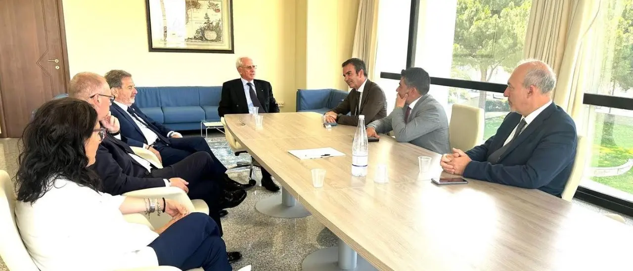 Ponte Stretto, Occhiuto incontra l’ad della società: «Opera strategica, nel 2030 fondi per 70 miliardi tra Calabria e Sicilia»