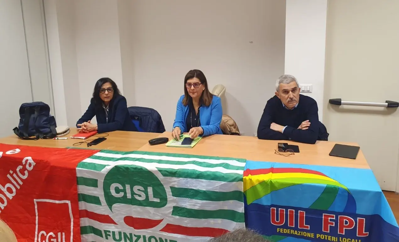 Cgil, Cisl e Uil contro il commissario Profiti: «Contratti collettivi? Trascurato il confronto con i sindacati»