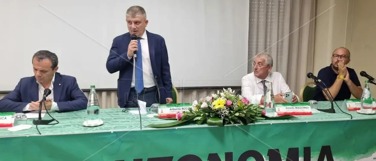 Da Reggio Calabria prove di alleanza tra Italia viva e Sud chiama Nord, Cateno De Luca: «È un disegno criminale»