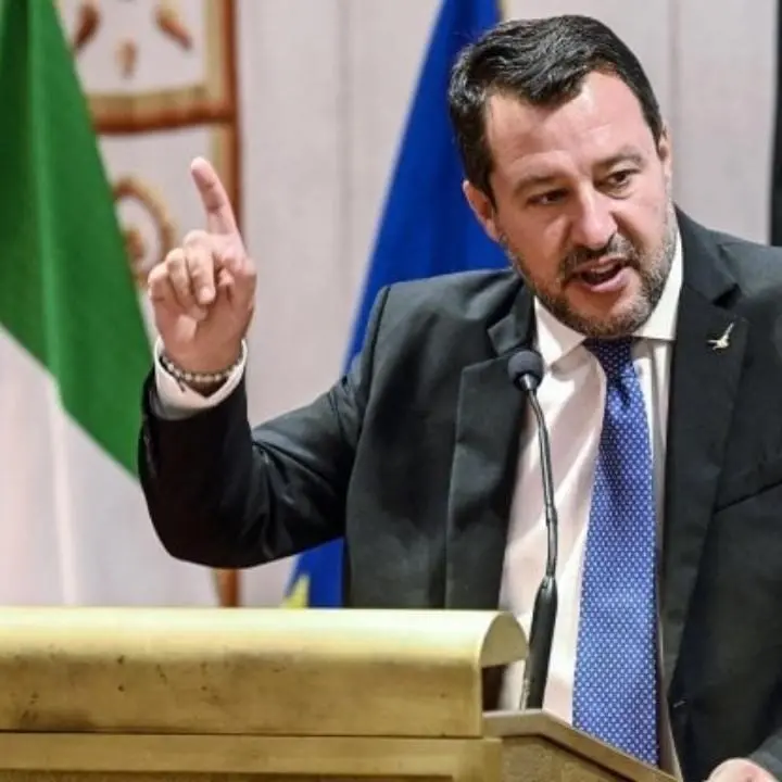 Il “ducetto” Salvini che precetta i ferrovieri è lo stesso che in Europa non tocca palla