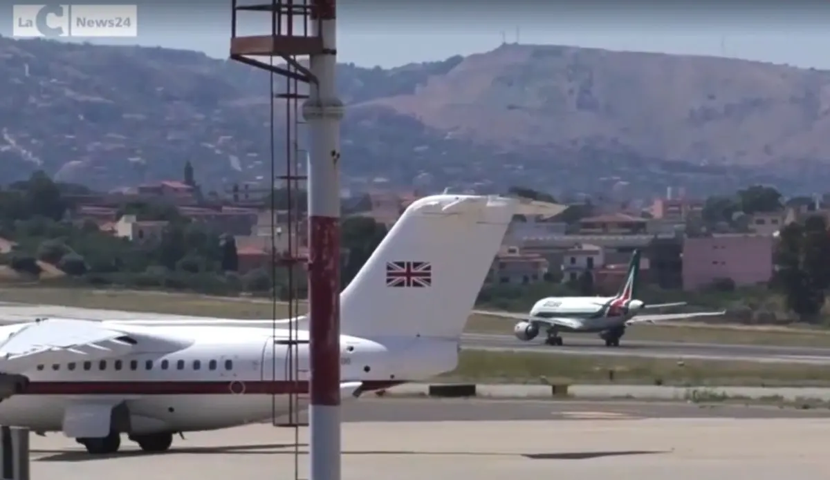 Incendio all’aeroporto di Catania, passeggeri trasferiti in altri scali siciliani e calabresi