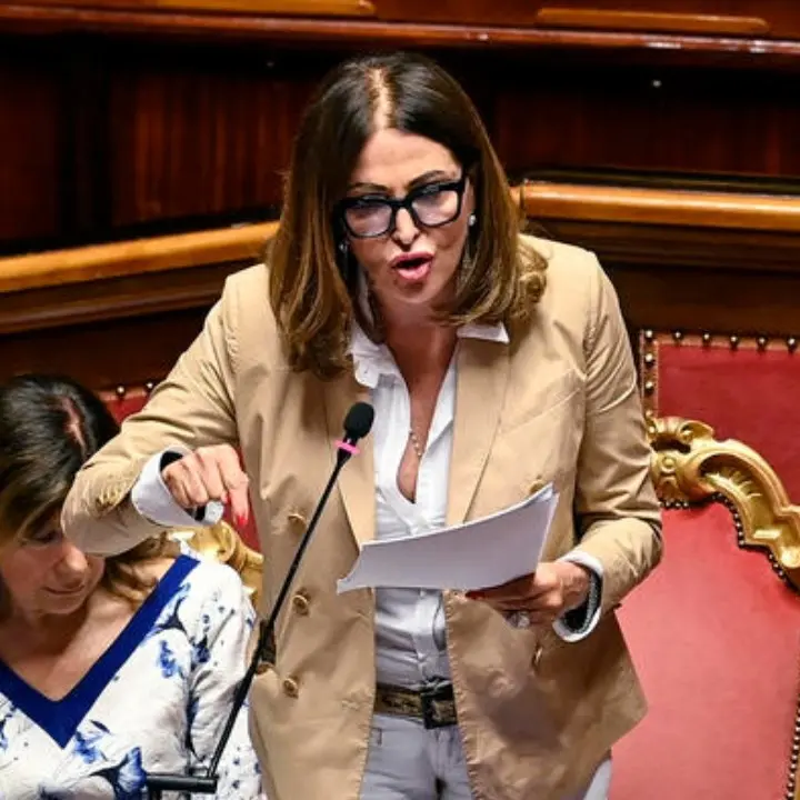 Sfiducia a Santanchè al Senato il 26 luglio: oltre al M5s la voteranno Pd e Avs, Terzo polo in bilico