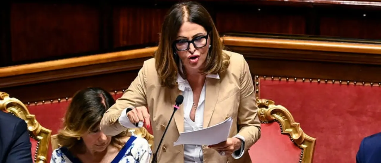 Sfiducia a Santanchè al Senato il 26 luglio: oltre al M5s la voteranno Pd e Avs, Terzo polo in bilico