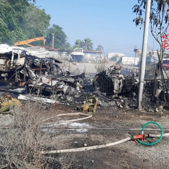 Catanzaro, incendio distrugge imbarcazioni all’interno di un rimessaggio