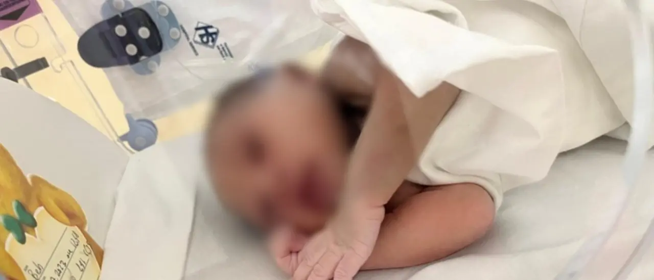 Il viaggio in mare e poi lo sbarco a Reggio Calabria, migrante dà alla luce la sua bimba al Gom