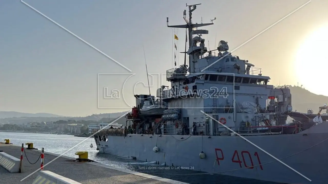 Migranti, arrivata al porto di Reggio Calabria la nave con a bordo 500 profughi