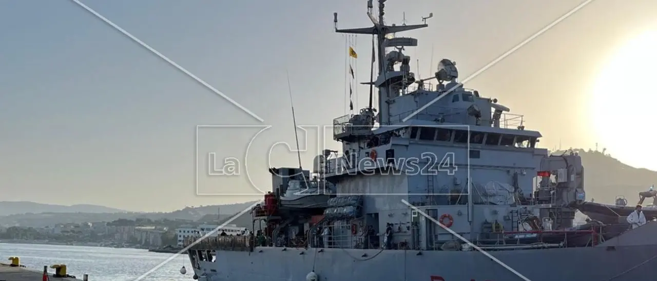 Migranti, arrivata al porto di Reggio Calabria la nave con a bordo 500 profughi