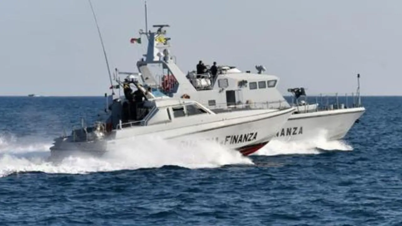 Peschereccio calabrese con tonnellate di cocaina bloccato al porto di Agrigento