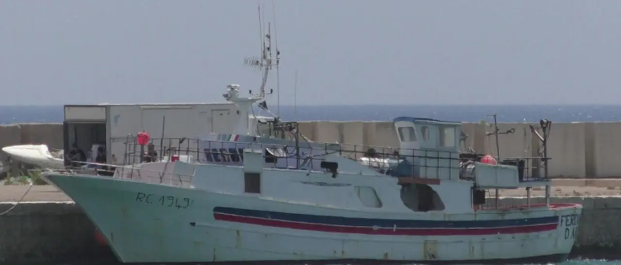Peschereccio calabrese con oltre 5 tonnellate di cocaina, fermati i membri dell’equipaggio - NOMI