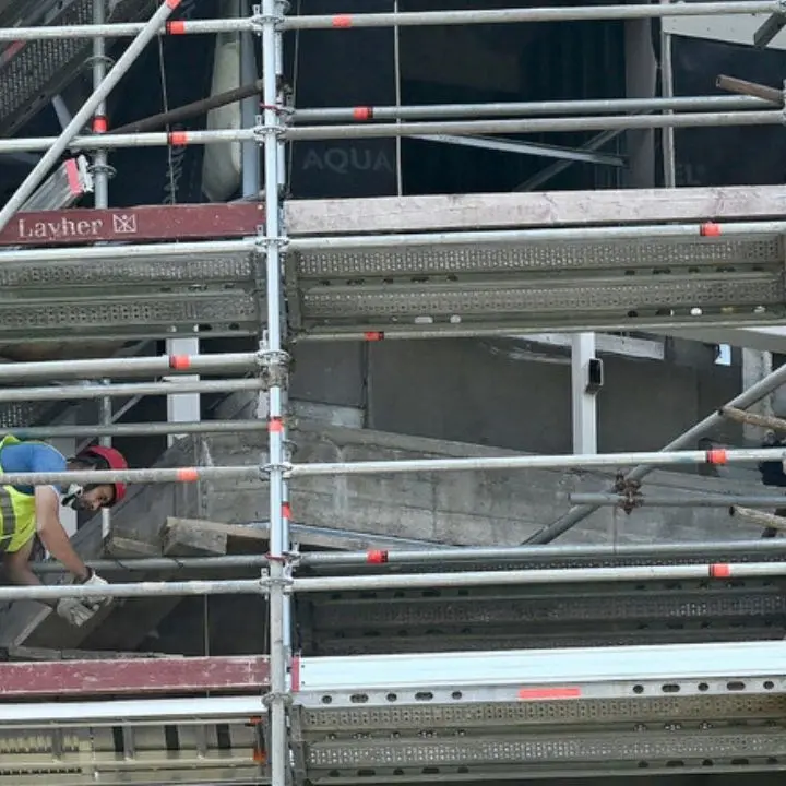 Ondata di caldo in Calabria, la Cgil ad Occhiuto: «Sospendere lavori anche nel campo edile»