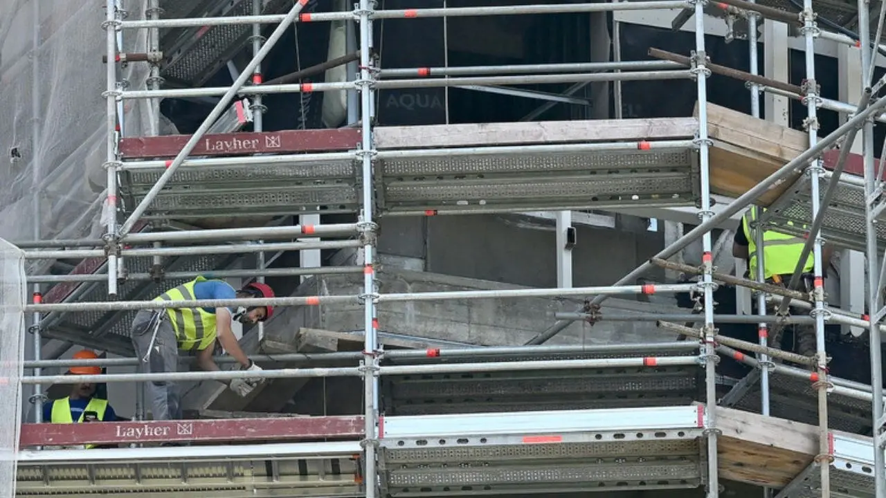 Ondata di caldo in Calabria, la Cgil ad Occhiuto: «Sospendere lavori anche nel campo edile»