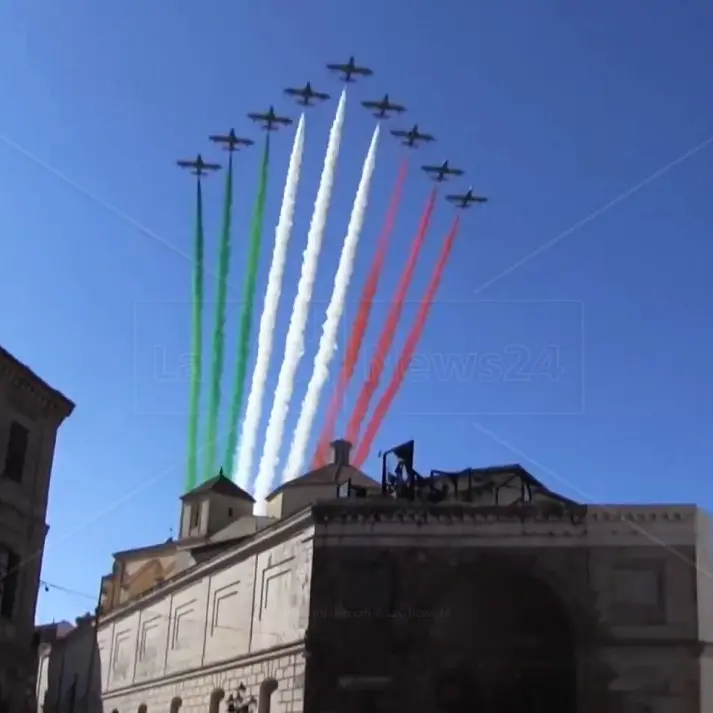 Le frecce tricolori pronte a solcare i cieli calabresi: l’evento a Catanzaro per i 100 anni dell’Aeronautica militare