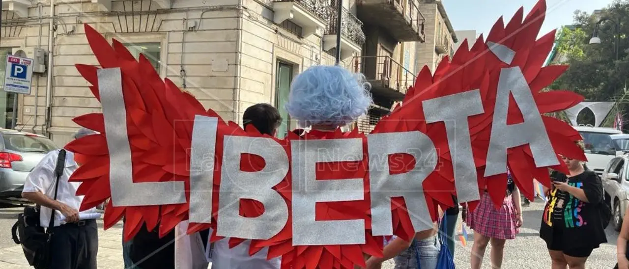 Il Pride colora Reggio Calabria: il corteo dei diritti sfila lungo Corso Garibaldi