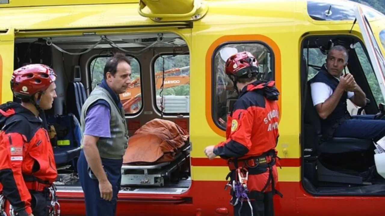 Dramma in Valtellina, escursionista 45enne precipita in un canalone e muore