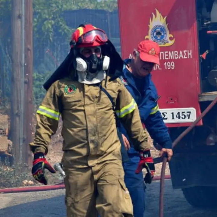 Grecia, allarme incendi in tutto il paese: evacuate a Corfù 2500 persone