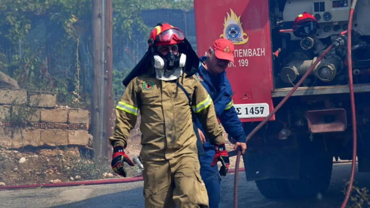 Grecia, allarme incendi in tutto il paese: evacuate a Corfù 2500 persone