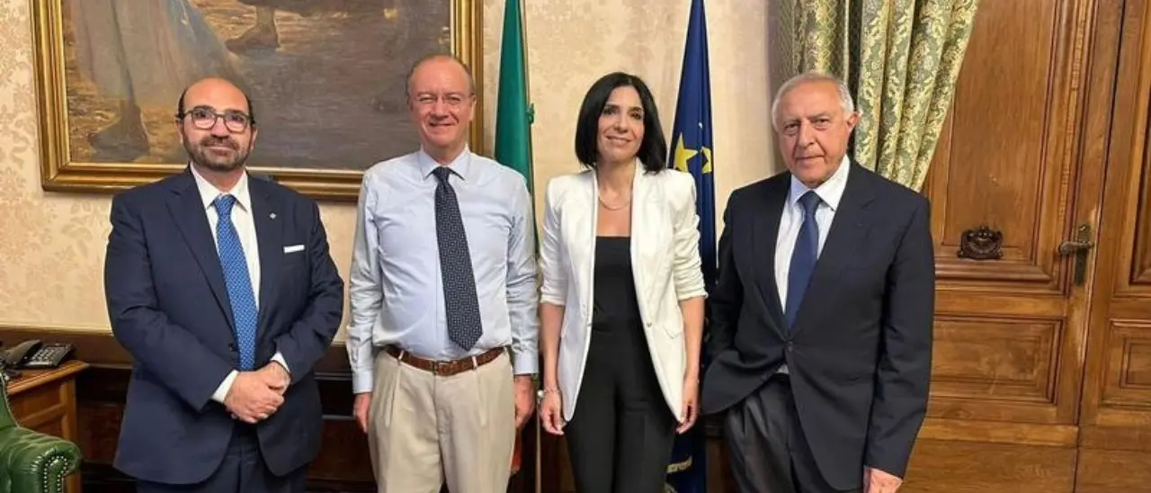 Scuola, curvatura biomedica: il ministero pubblica l’avviso per reclutare nuovi licei. Princi: «Calabria protagonista»