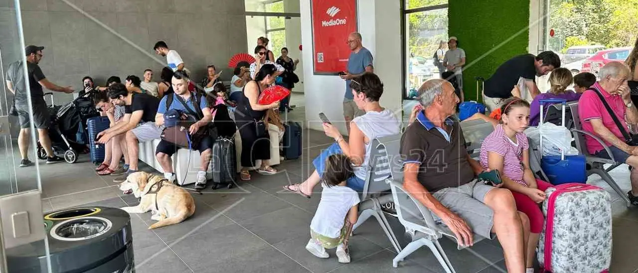 Treni diretti a nord bloccati a Rosarno per un incendio, viaggiatori costretti ad attese di oltre due ore al caldo