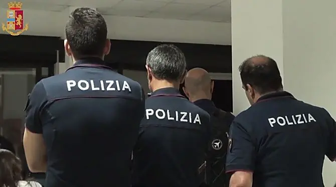 Colpo al clan di Mammola, 12 arresti: così la ’ndrangheta soffocava il territorio