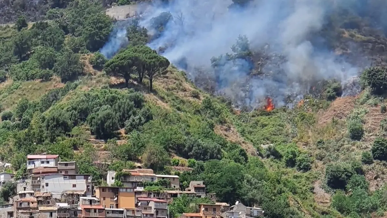 Incendi a Reggio Calabria, l’allarme di Fraschini (Uilpa): «Vigili del fuoco sotto organico»