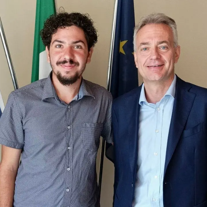 Vincenzo, il contadino-poeta del format LaC Terra mia incontra Gallo: «Politica attiva a sostegno dei giovani»