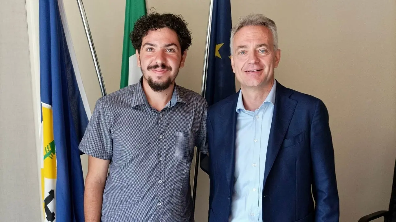 Vincenzo, il contadino-poeta del format LaC Terra mia incontra Gallo: «Politica attiva a sostegno dei giovani»