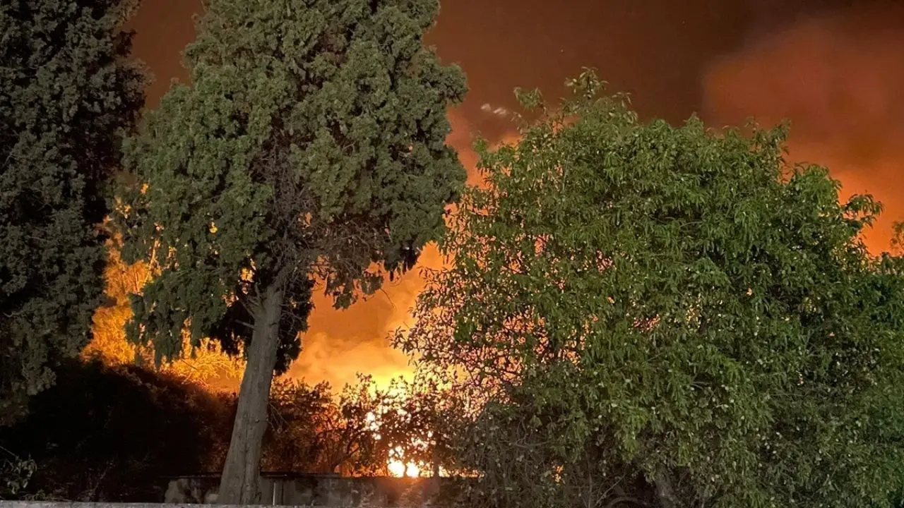 Incendi in Calabria, c’è una vittima nel Reggino. Muore un uomo a Cardeto, due i feriti