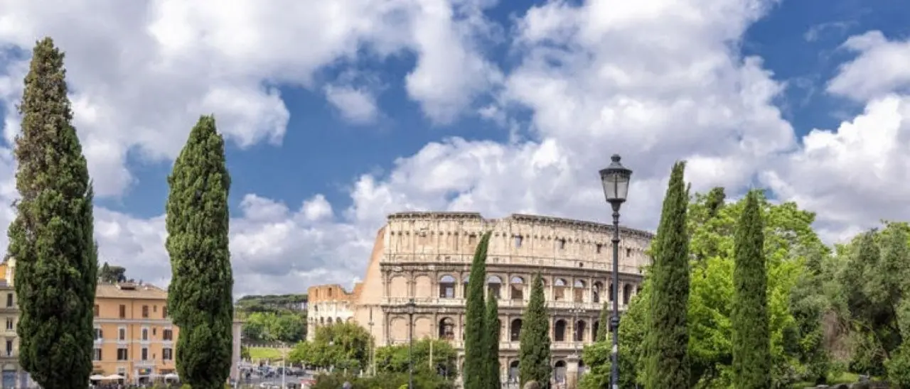 Roma, ucciso in strada con un coccio di bottiglia al culmine di una lite: l’omicida si è costituito