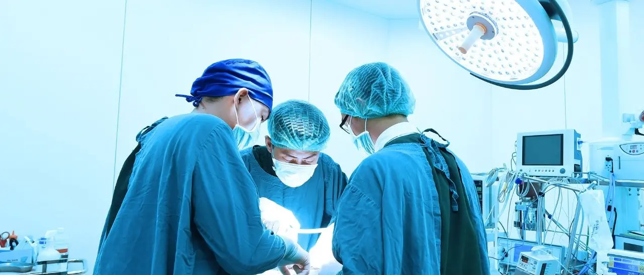 Ricostruzione cranio-facciale a una 42enne dopo un incidente, eseguito a Catanzaro il delicato intervento