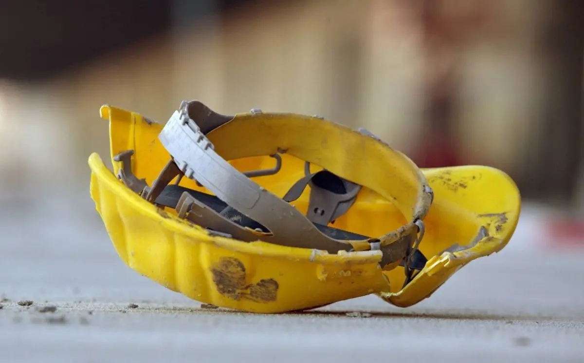 Ancora un incidente sul lavoro, nel Crotonese un operaio di 49 anni muore cadendo dal secondo piano di un palazzo in costruzione