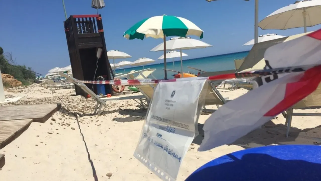 Nel Reggino liberati oltre 20mila metri quadrati di arenile da attrezzature balneari abusive che impedivano l’accesso alla spiaggia