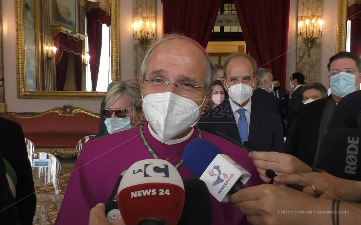 Incendi in Calabria, il presidente dei vescovi monsignor Morrone: «Il Governo intervenga con fondi straordinari»