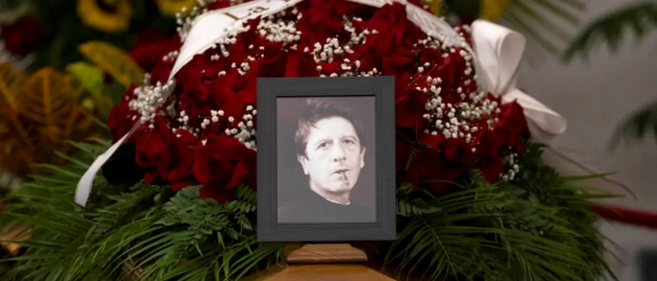 L’addio ad Andrea Purgatori: alla camera ardente in Campidoglio il viavai di amici, colleghi e ammiratori