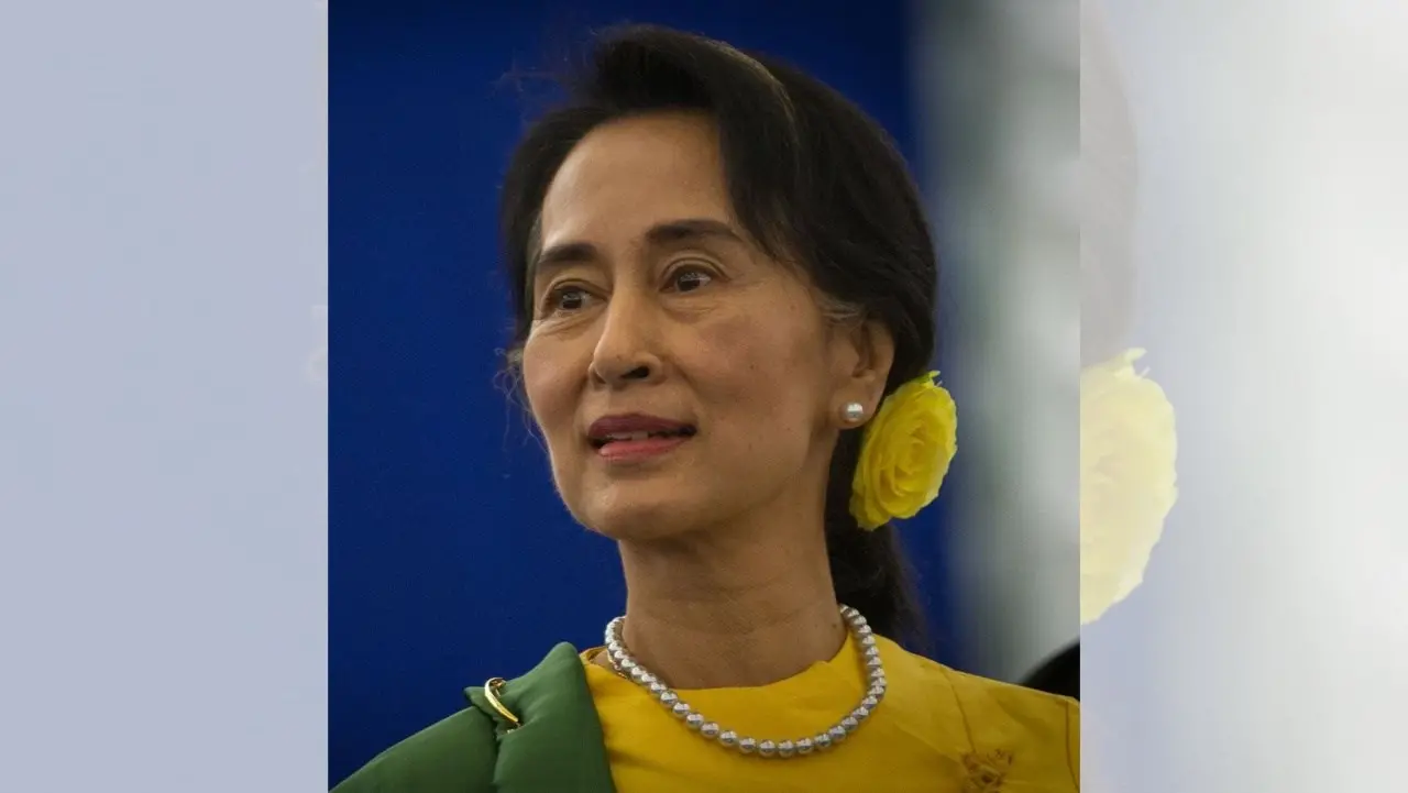 Aung San Suu Kyi è uscita di prigione: la leader birmana e premio Nobel trasferita in un edificio governativo