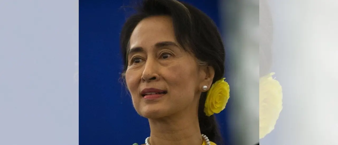 Aung San Suu Kyi è uscita di prigione: la leader birmana e premio Nobel trasferita in un edificio governativo
