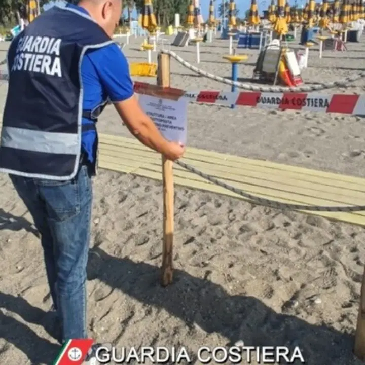 Corigliano Rossano, occupazione abusiva di suolo demaniale: sequestrato un lido balneare
