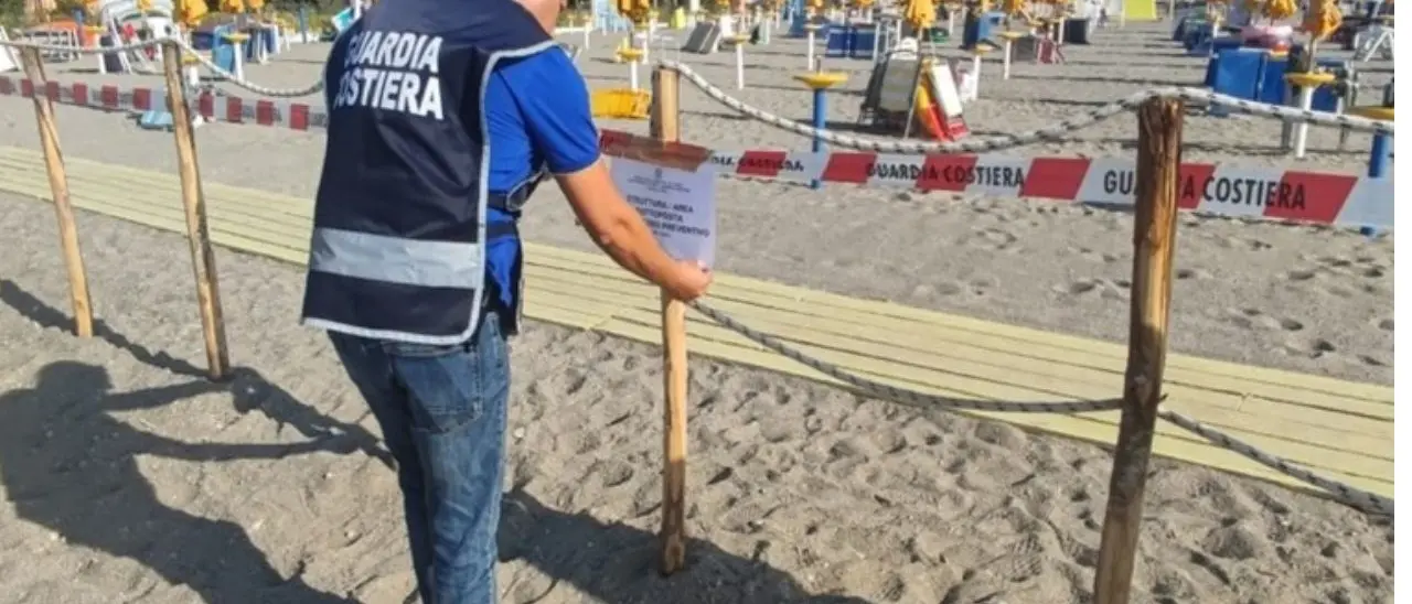 Corigliano Rossano, occupazione abusiva di suolo demaniale: sequestrato un lido balneare