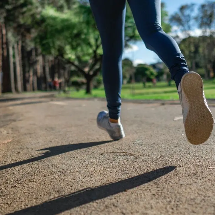 Violentata in pieno giorno mentre fa jogging, un fermo nel milanese