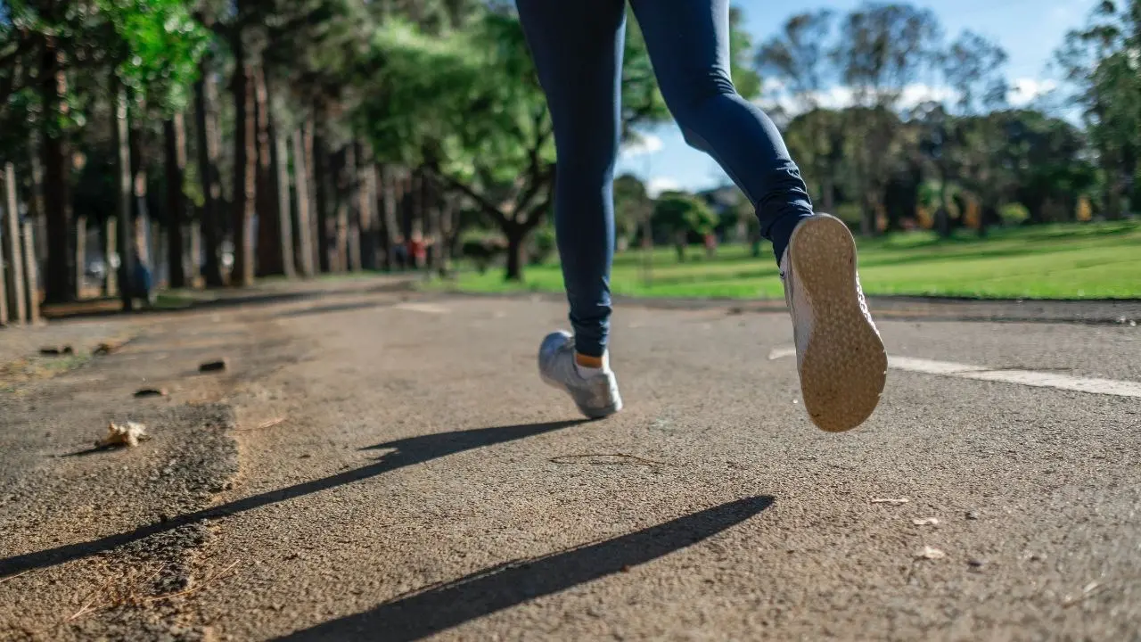 Violentata in pieno giorno mentre fa jogging, un fermo nel milanese