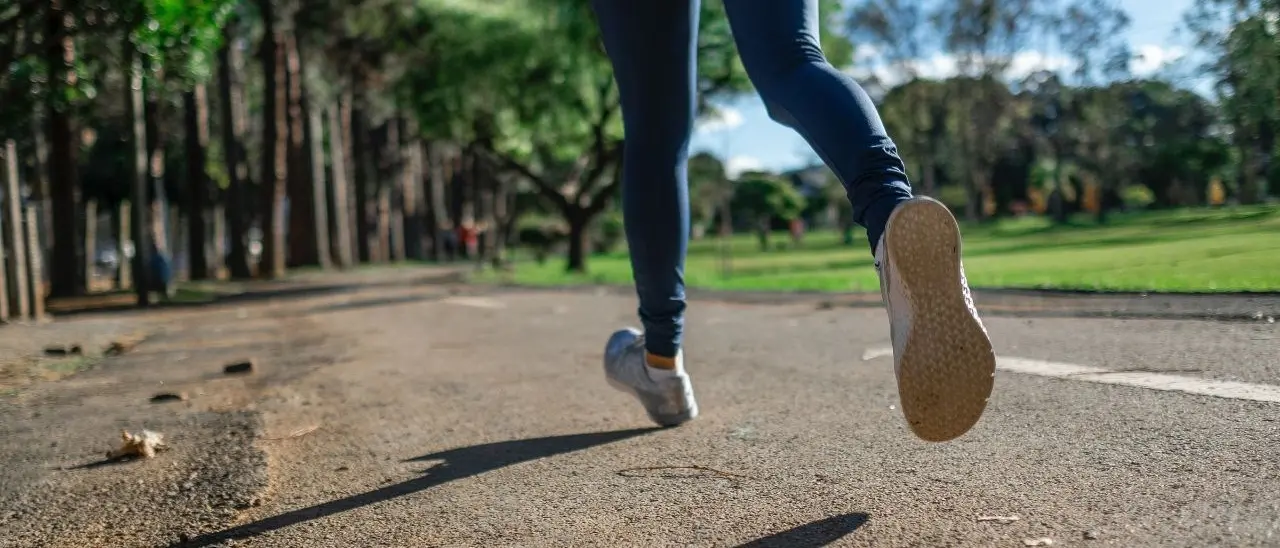 Violentata in pieno giorno mentre fa jogging, un fermo nel milanese