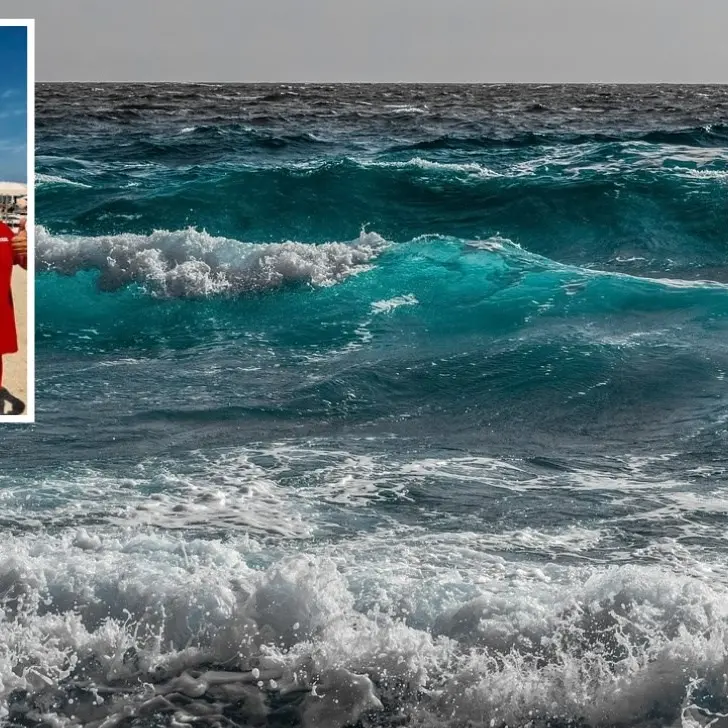Travolti da un’onda e trascinati in mare, due ragazzini salvati a Baia di Riaci nel Vibonese