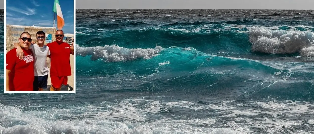 Travolti da un’onda e trascinati in mare, due ragazzini salvati a Baia di Riaci nel Vibonese