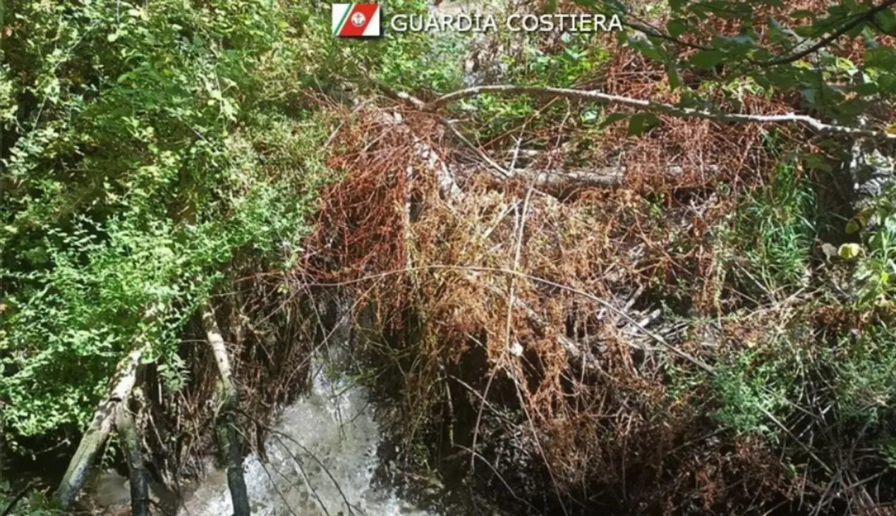 Reflui fognari nel fiume, a Catanzaro scatta il sequestro di un pozzetto abusivo