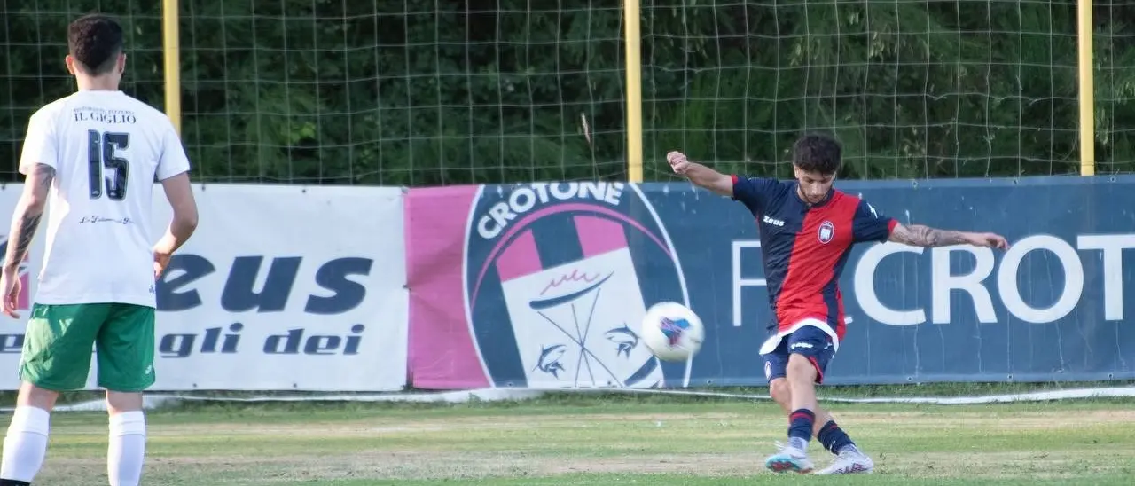 Crotone, prosegue la preparazione degli squali: domenica in campo contro il Lecce Primavera