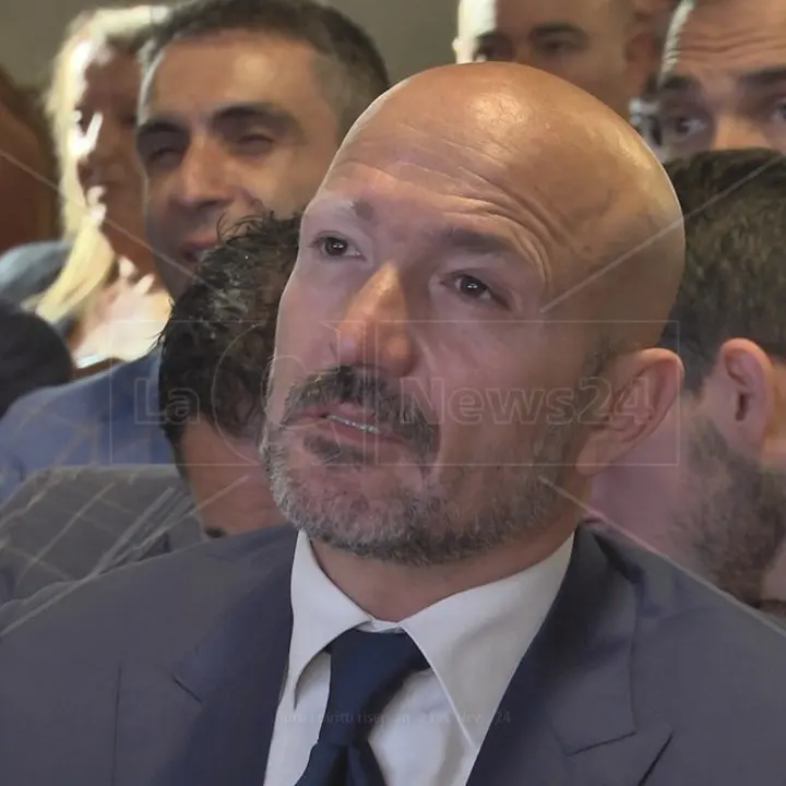 Greco: «Il taglio storico\u00A0dei posti letto prima causa della migrazione sanitaria in Calabria»\n