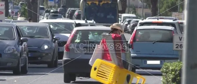 Esodo, primo weekend da bollino rosso sulle strade italiane: code chilometriche, incidenti e file alle pompe di benzina