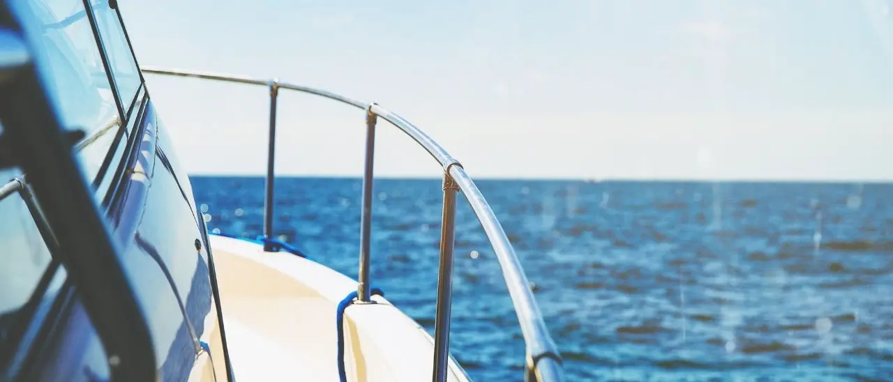 Pescatore “eroe” salva tre naufraghi al largo di Cetraro: erano a un passo dall’ipotermia